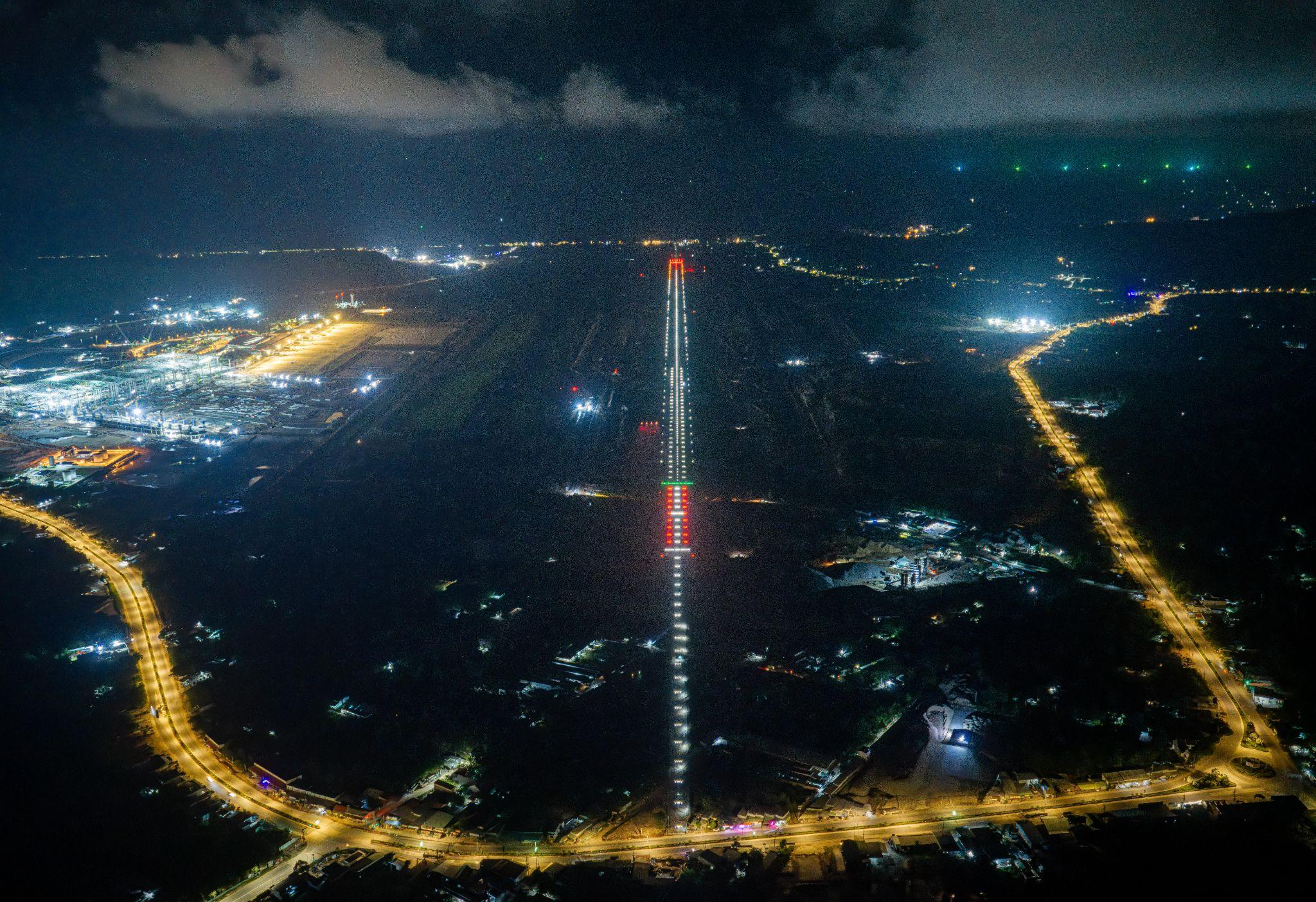 Chuyên gia hàng không: “Chưa từng có đường cất hạ cánh nào được xây nhanh như ở Phú Quốc” - 4
