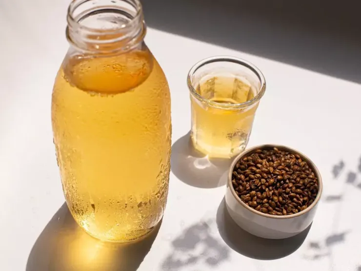 Trà lúa mạch có thể uống nóng hoặc lạnh để giải khát.