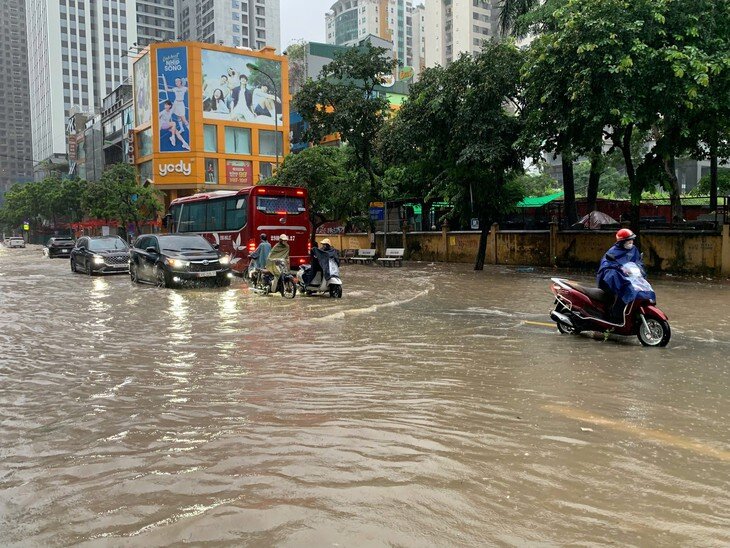 Miền Bắc bước vào đợt mưa lớn diện rộng từ chiều tối nay. Ảnh: H.N