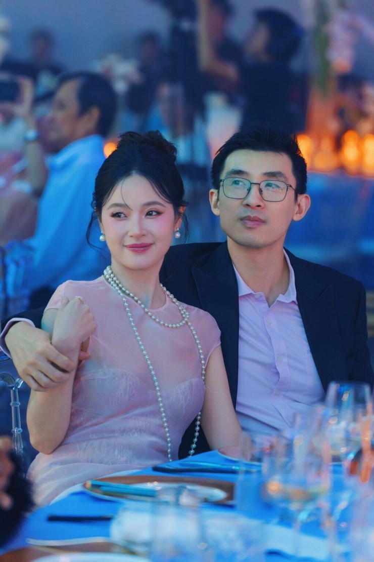 Midu diện đầm dạ hội bình dân đi tiệc - 6