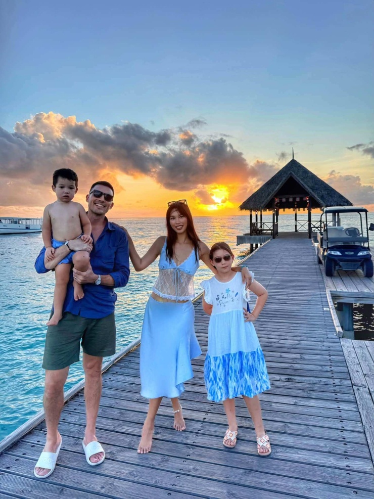 Khoảnh khắc 'tuyệt đối điện ảnh' của gia đình siêu mẫu Hà Anh ở Maldives - 2