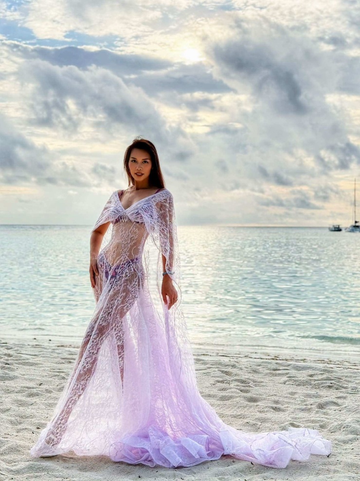 Khoảnh khắc 'tuyệt đối điện ảnh' của gia đình siêu mẫu Hà Anh ở Maldives - 5