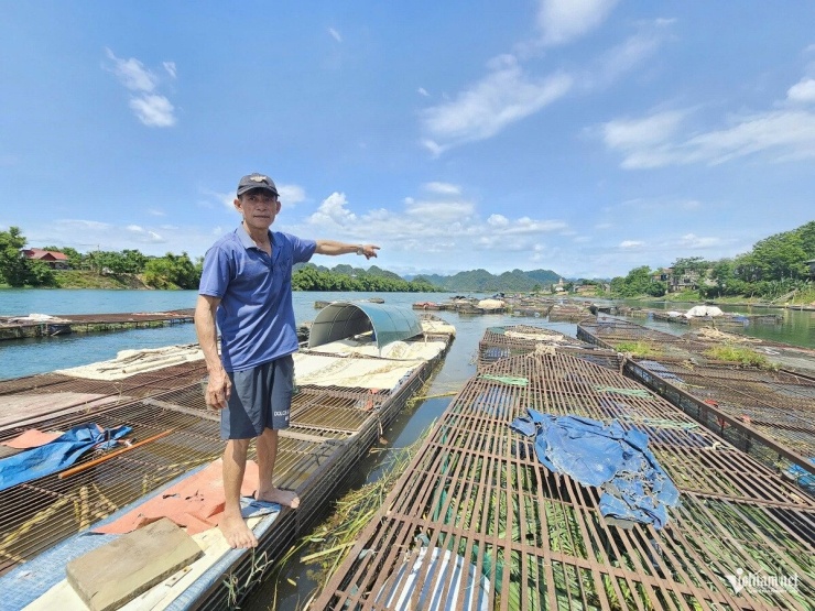 Thôn Gia Tịnh là nơi tập trung nhiều lồng nuôi cá nhất xã Phong Nha. Ảnh: Hải Sâm