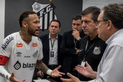 Neymar bị tố mắc bệnh "ngôi sao": Mắng mỏ đồng đội trẻ, tự ý bỏ tập?