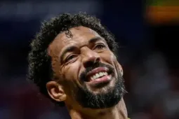Thủ môn Vozinha thoát cảnh thất nghiệp, đổi đời sau World Cup