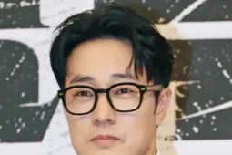 Nam diễn viên mua vàng tặng 300 nhân viên