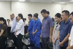 Xét xử nhóm cựu cán bộ Hải quan nhận hối lộ tiền tỷ