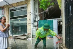 Hà Nội: Vì sao khu vực Giang Văn Minh ngập sâu, nhiều giờ chưa rút hết nước?