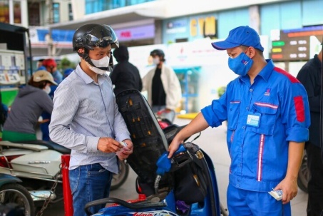 Giá xăng dầu hôm nay 27/7: Giảm mạnh phiên đầu tuần