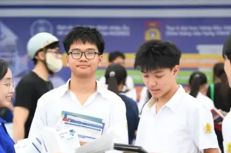 Tuyển sinh đại học 2026: Kẽ hở trong quy định điểm sàn