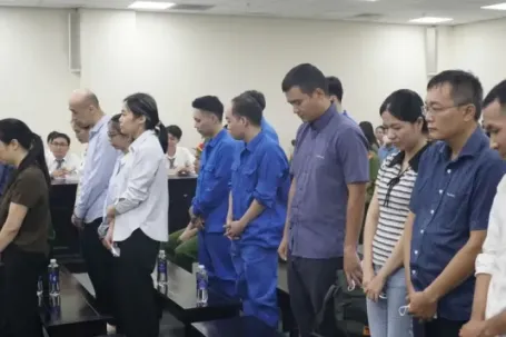 Xét xử nhóm cựu cán bộ Hải quan nhận hối lộ tiền tỷ