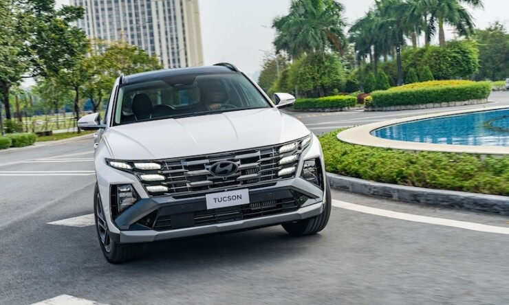 Hyundai Tucson và Toyota Camry Hybrid: Đâu là lựa chọn tốt hơn? - 1