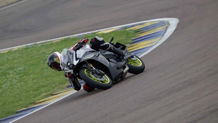 Mô tô giá mềm sở hữu phanh Brembo, phuộc Marzocchi cùng động cơ 554cc - 3