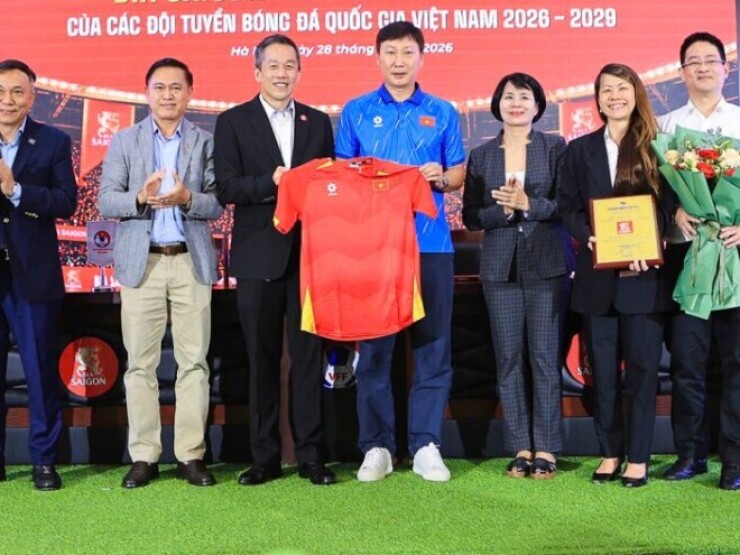 HLV Kim Sang Sik & bóng đá Việt Nam đón tin mừng trước đại chiến Singapore ở AFF Cup