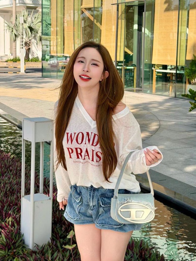 Ảnh sao 28/7: Tăng Thanh Hà mặc đồ bơi khoe dáng 'gái 3 con' - 8