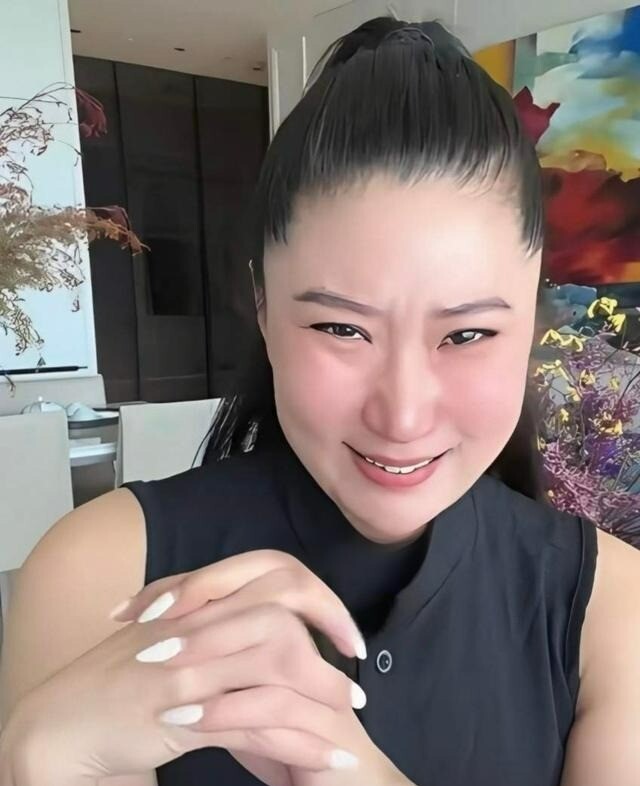 Coco khóc khi nói về Tạ Hiền. Ảnh: Weibo