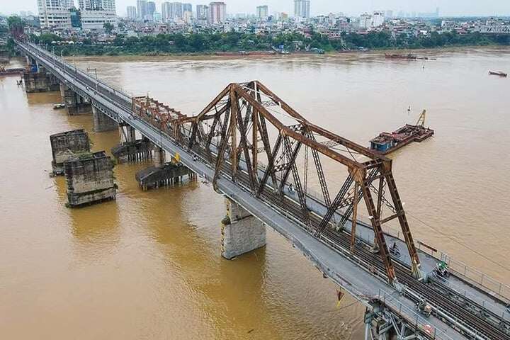 Cầu Long Biên 120 tuổi. (Ảnh: Công An Nhân Dân)