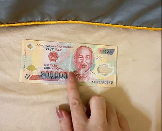 Dù là tiền tiết kiệm gia đình hay "quỹ đen" cá nhân, việc lựa chọn nơi cất giữ tiền mặt tưởng chừng đơn giản nhưng lại ảnh hưởng trực tiếp đến yếu tố phong thủy và an toàn tài sản.