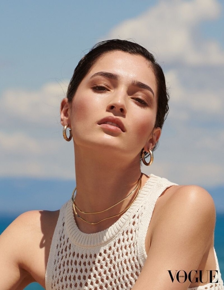 Phong cách trang điểm Quiet Beauty hướng đến vẻ ngoài tươi tắn với lớp nền trong suốt, má hồng nhẹ và tông màu gần với màu da thật. Ảnh: Vogue