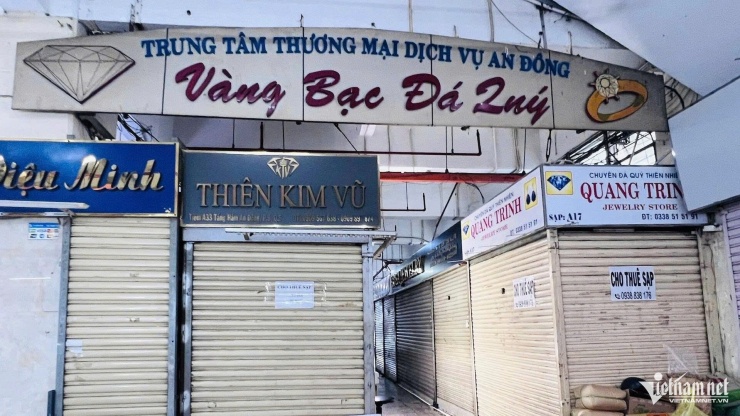 Phố kim cương đóng cửa, tháo biển cả loạt, Chủ tịch hội cảnh báo về đá quý - 1