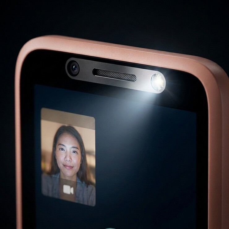 Đèn flash LED có mặt ở camera trước của điện thoại.