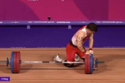 Lực sĩ Murray ngất xỉu khi nâng tạ vẫn giật huy chương, mỹ nhân gây sốc làng bơi