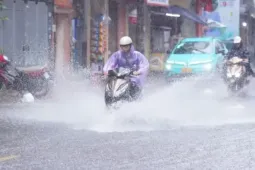 Miền Bắc mưa lớn đỉnh điểm, cảnh báo ngập sâu