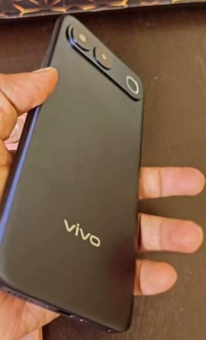 Vivo S2 rò rỉ ảnh thực tế với thiết kế camera độc đáo, trang bị chip lạ - 2