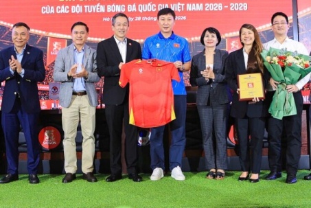 HLV Kim Sang Sik & bóng đá Việt Nam đón tin mừng trước đại chiến Singapore ở AFF Cup