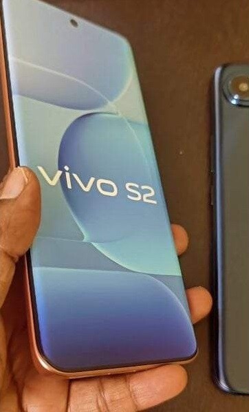Vivo S2 rò rỉ ảnh thực tế với thiết kế camera độc đáo, trang bị chip lạ - 4