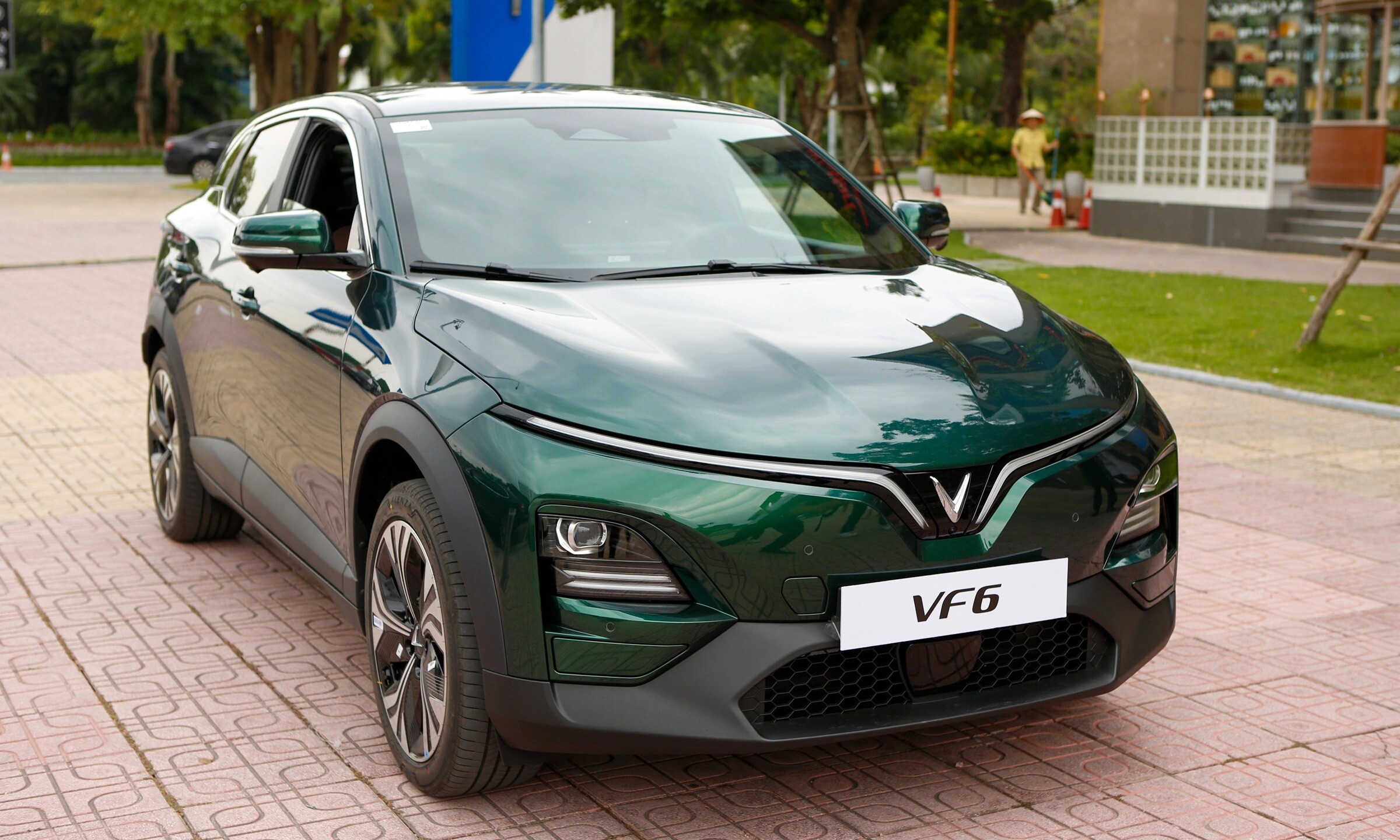 Xe có&nbsp;kích thước dài x rộng x cao lần lượt là 4.238 x 1.820 x 1.594 (mm).