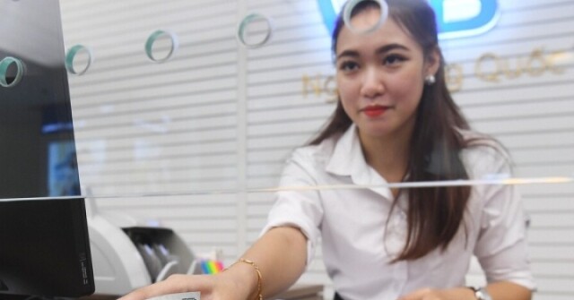 Một ngân hàng giảm gần 700 nhân viên nửa đầu năm