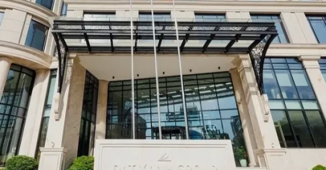 Cổ phiếu bất động sản "rơi" mạnh, có mã rẻ như trà đá