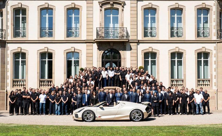 Chiếc Bugatti W16 Mistral cuối cùng vừa rời dây chuyền lắp ráp tại Molsheim (Pháp).