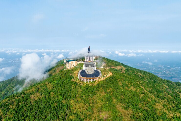 Nghệ sĩ Tuấn Gốm sẽ mang di sản gốm Phù Lãng lên đỉnh núi Bà Đen tại triển lãm kỷ lục