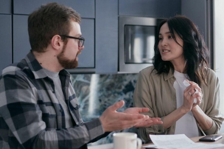 Phát hiện chồng cho người yêu cũ mượn 300 triệu đồng
