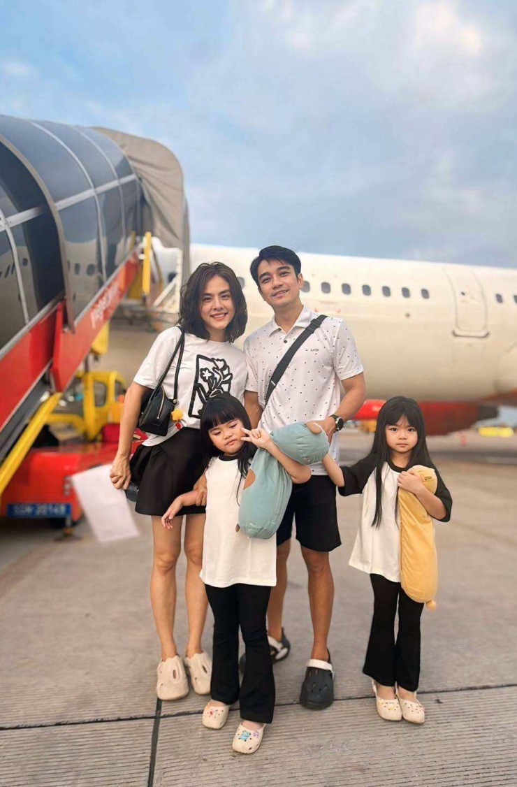 Ảnh sao 29/7: Jennifer Phạm ngắm hồ nổi tiếng ở Tây Tạng - 3