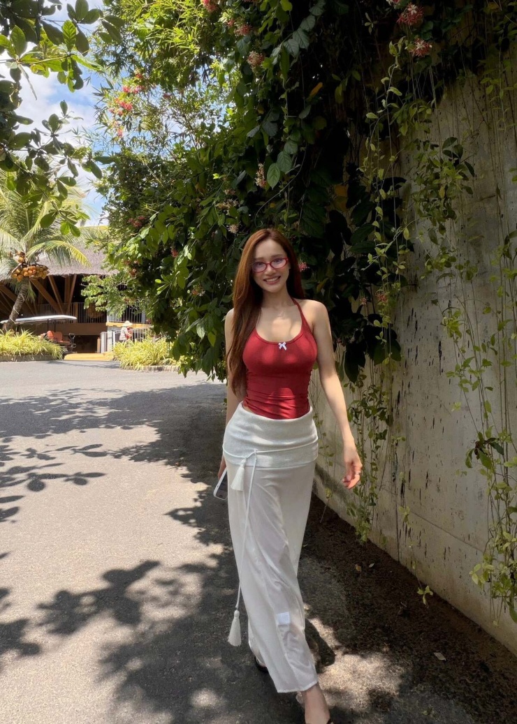 'Mẹ bỉm' Nhã Phương ngày càng mê mốt khoe body - 7