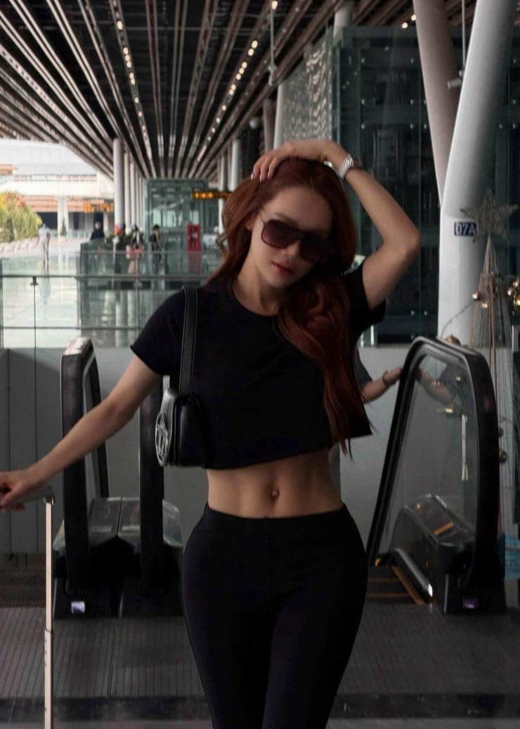 'Mẹ bỉm' Nhã Phương ngày càng mê mốt khoe body - 9