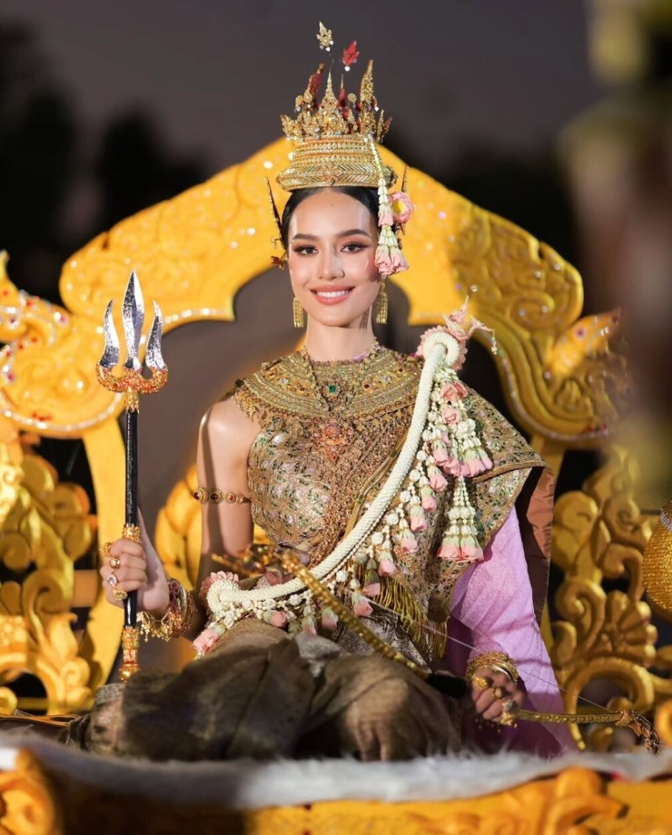 Chuyên trang sắc đẹp Global Beauties nhận định Opal Suchata là 'hiện thân của vẻ đẹp vượt thời gian, trí tuệ tỏa sáng và khả năng dẫn dắt bằng lòng nhân ái. Ảnh: Instagram suchaaata