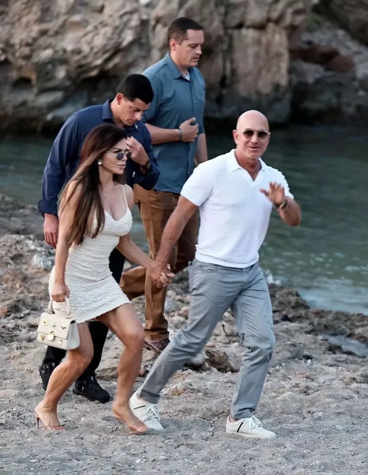 Ibiza - 'thánh địa' nghỉ dưỡng được lòng từ nhà Becks đến tỷ phú Jeff Bezos - 2