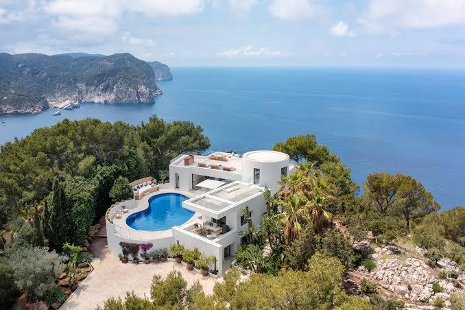 Ibiza - 'thánh địa' nghỉ dưỡng được lòng từ nhà Becks đến tỷ phú Jeff Bezos - 4