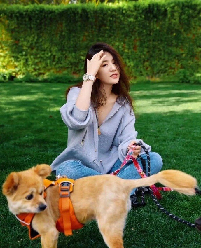 Lưu Diệc Phi trong bộ ảnh mới. Ảnh: Weibo