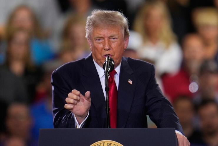Tổng thống Donald Trump phát biểu tại Milford, bang Michigan ngày 27/7. Ảnh: AP