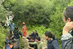 Sơ tán khẩn cấp hơn 2.300 người khỏi 'thiên đường hạ giới'