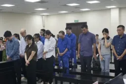 Đại diện Viện kiểm sát nói ‘không thể chấp nhận’ với quan điểm bào chữa cho 2 cán bộ hải quan