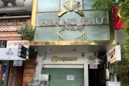 Vì sao loạt cửa hàng kim cương tại TP Hồ Chí Minh ngưng giao dịch?