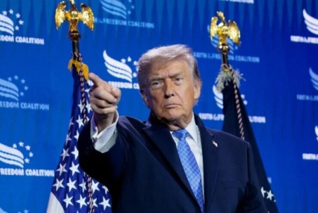 Ông Trump nói: 'Không ai được can thiệp chuyện bán vũ khí của Mỹ'