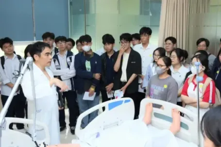 Trường Y dạy y đức thế nào?