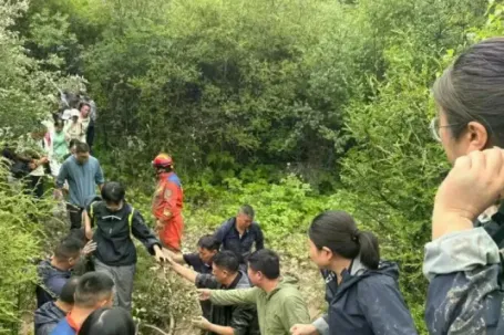 Sơ tán khẩn cấp hơn 2.300 người khỏi 'thiên đường hạ giới'